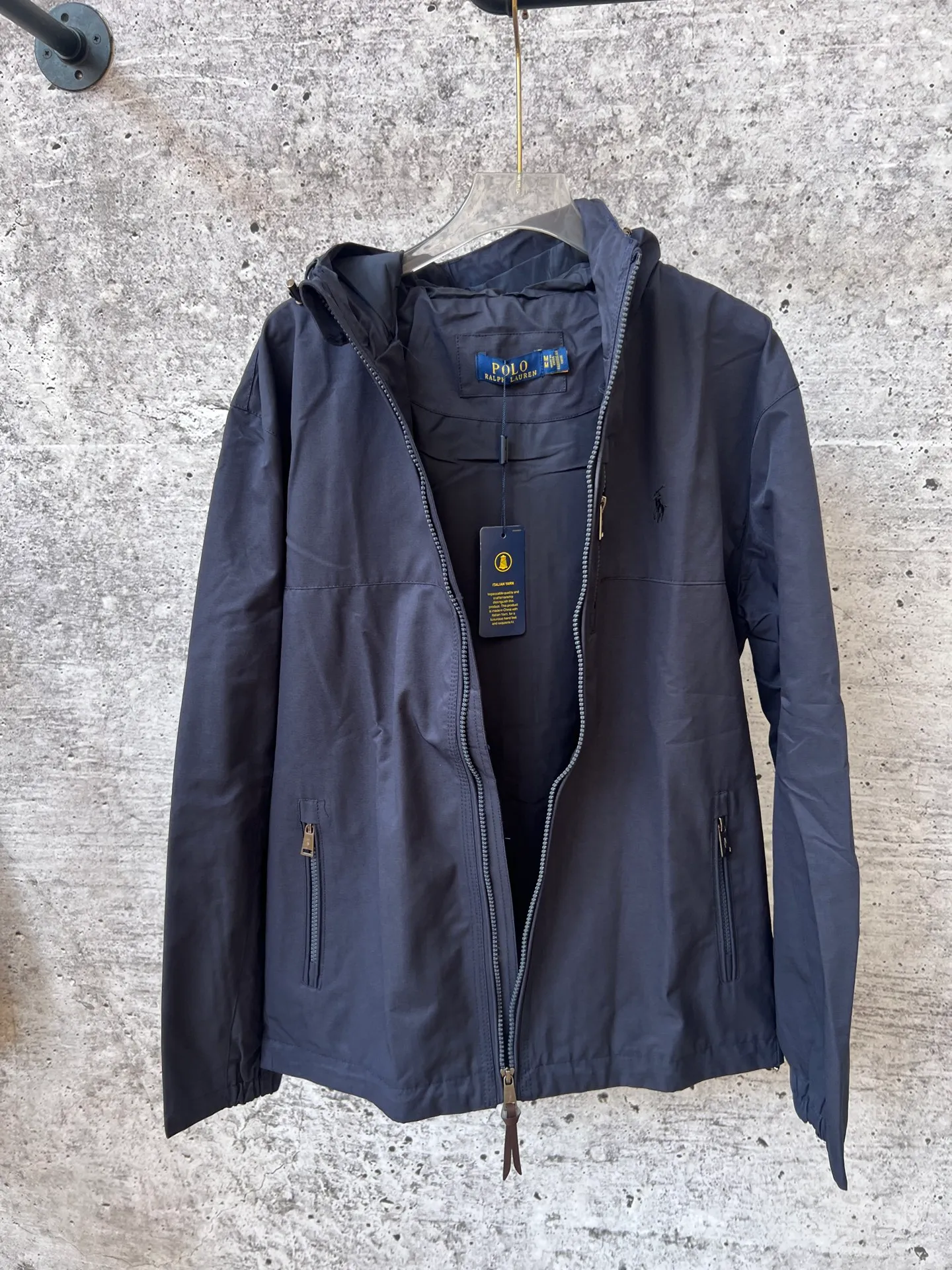 P410 Ralph Lauren autumn unisex hard shell jacket, a must-have item in autumn, the fabric is wear-resistant and waterproof, fitted version, adjustable drawstring multi-functional zipper pockets, functional and fashionable